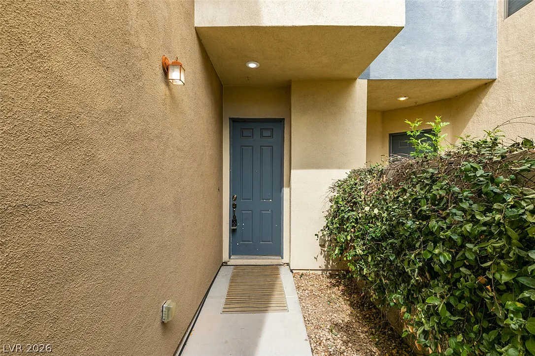 2 bed, 2.5 bath, 2298 sqft, $2,195 — Photo 3