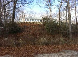 29 Shore Rd, Waterford, CT 06385