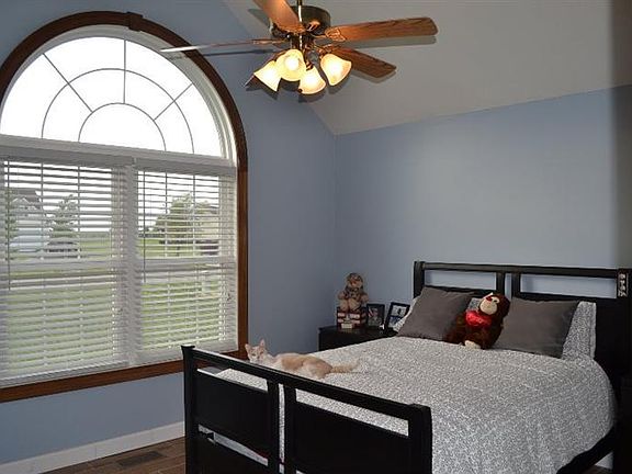 5th image of 118 Clay Ave