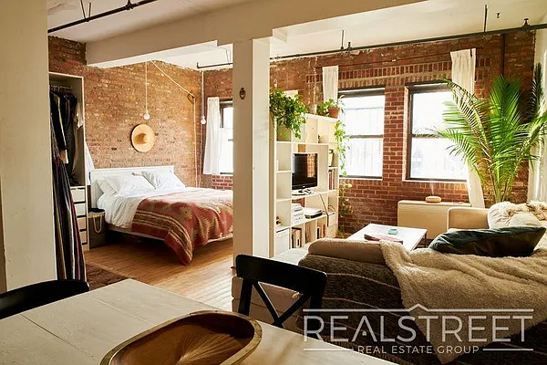 Rented by Real Street Inc | media 3