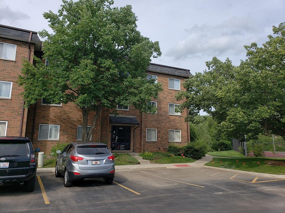 End unit near pool