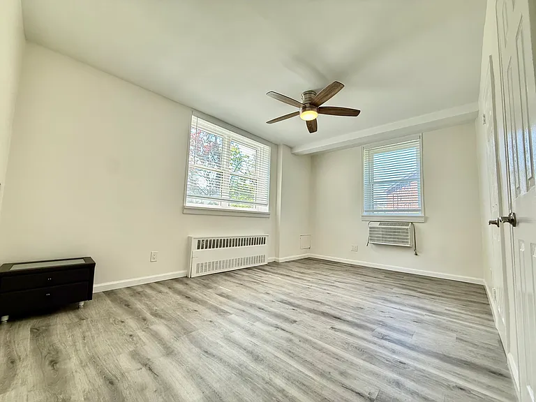 4727 Little Neck Pkwy #L4 — Photo 4