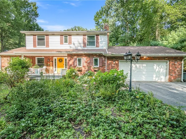 7263 Regal Dr, North Kingsville, OH 44030