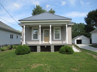 300 W 4th St, Golden, IL 62339