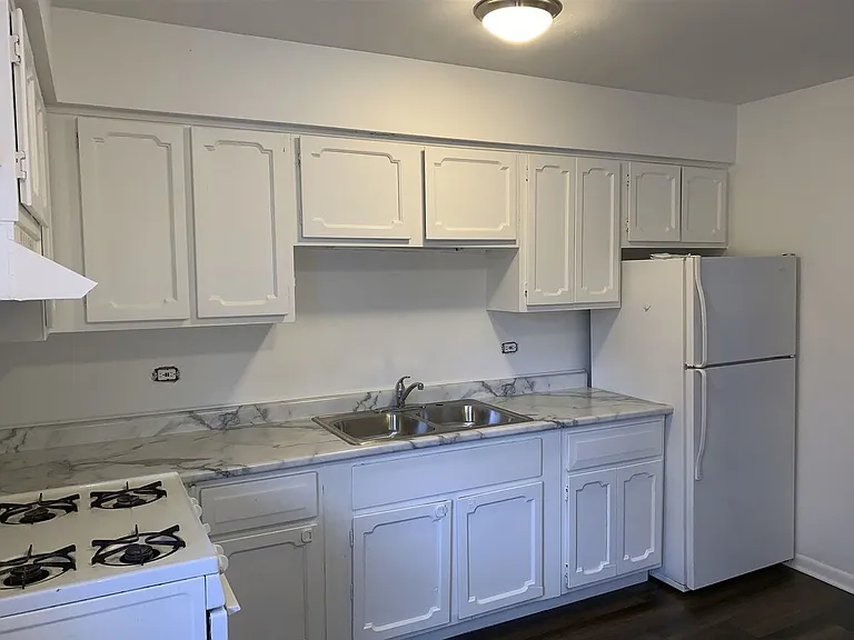 1032 E Division St #C — Photo 6
