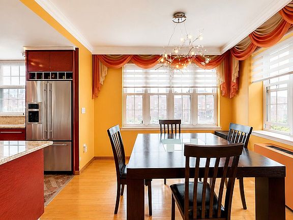 4th image of 150 Oceana Dr W APT 6B