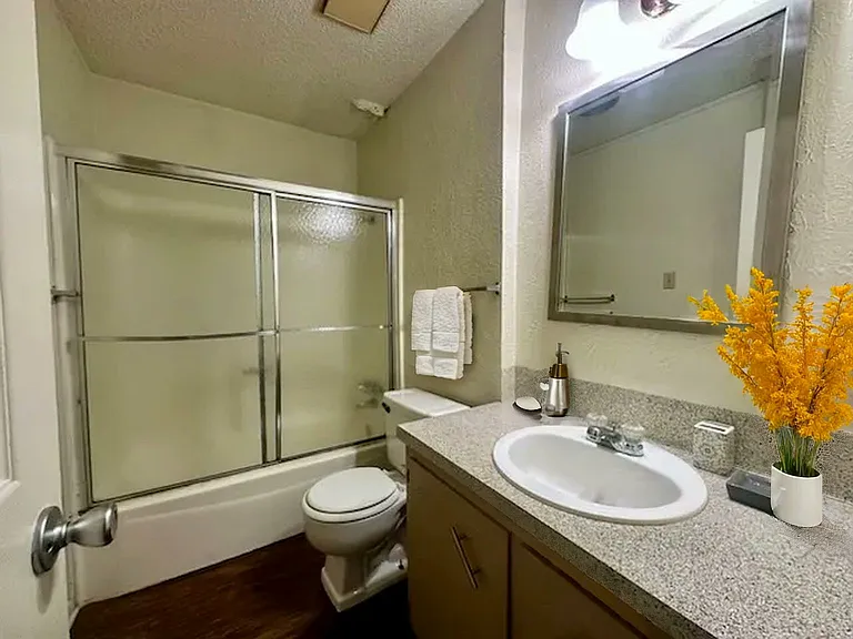 South Castle Apartments — Photo 34