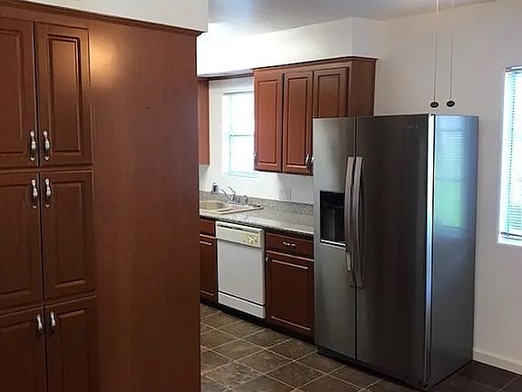 3rd image of 3942 Annadale Ln APT 2