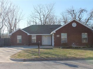 305 Woodrose Dr, Fort Worth, TX 76111