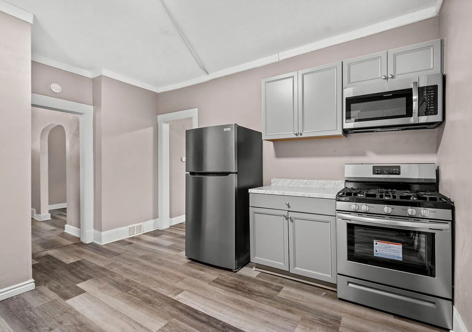 Stunning 3 bedroom home in Aliquippa available November 1! — Photo 1