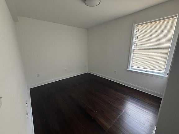 4th image of 152 Stevens Ave #3