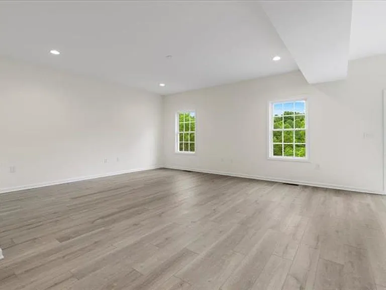 224 Bishop Rd — Photo 3