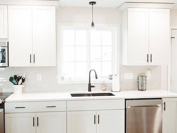 4th image of 106 Reimer St SW