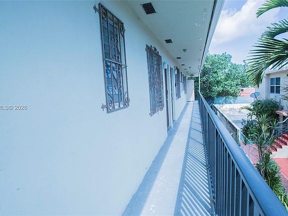 5th image of 461 SW 6th St APT 3