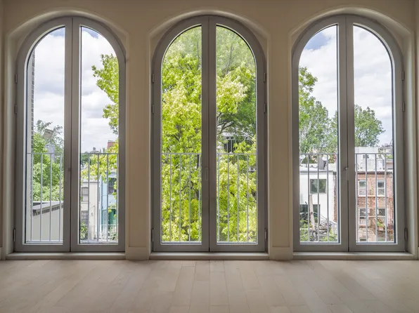 819 Dean Street image 11 of 33