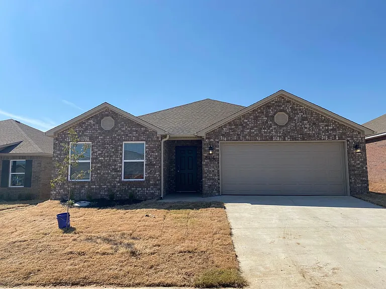 8104 Dogwood Dr — Photo 3
