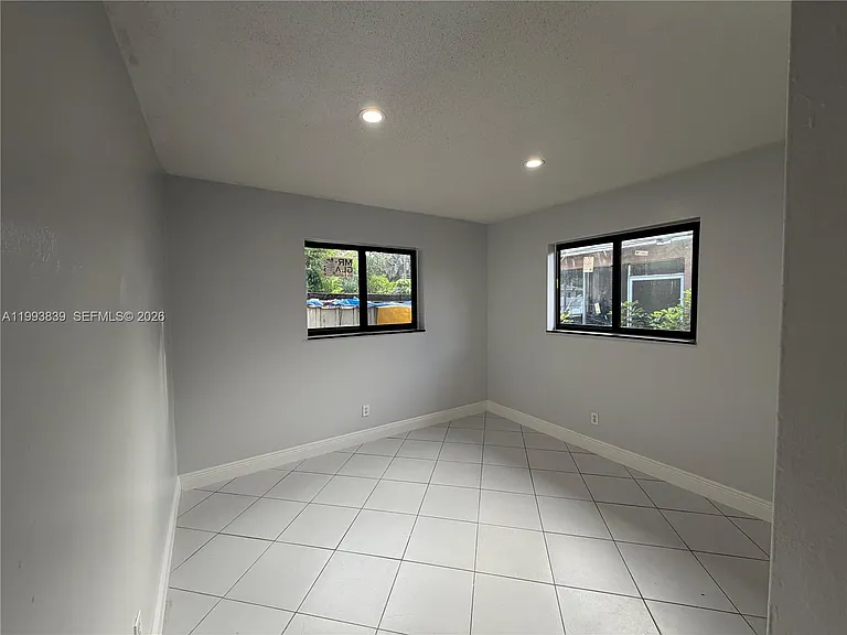 1454 SW 33rd St #1-2 — Photo 5