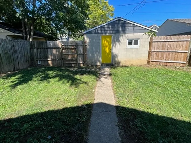 806 E Mithoff St — Photo 17