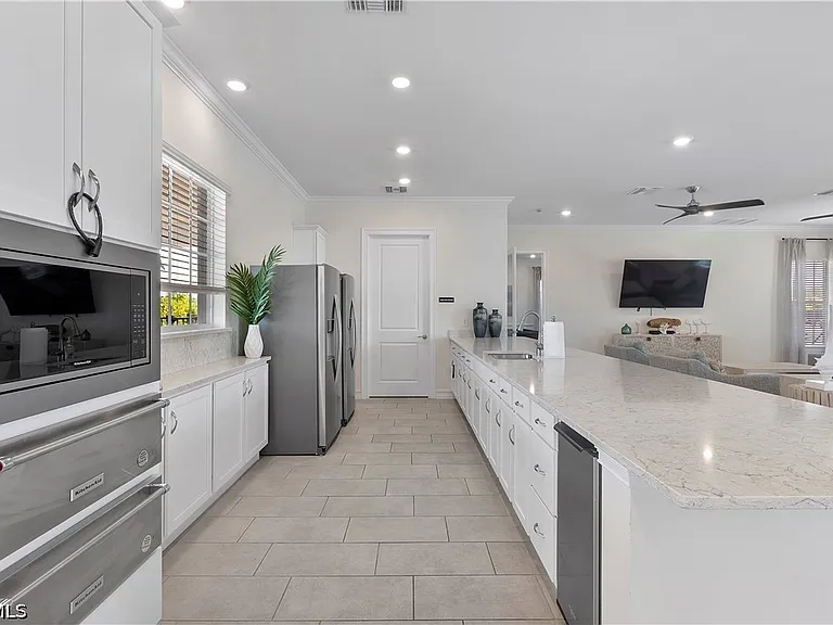17639 Wild Iris Ln — Photo 35