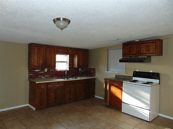 3rd image of 4316 Skyline Dr
