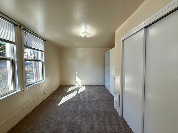 5th image of 552 Ward St #L