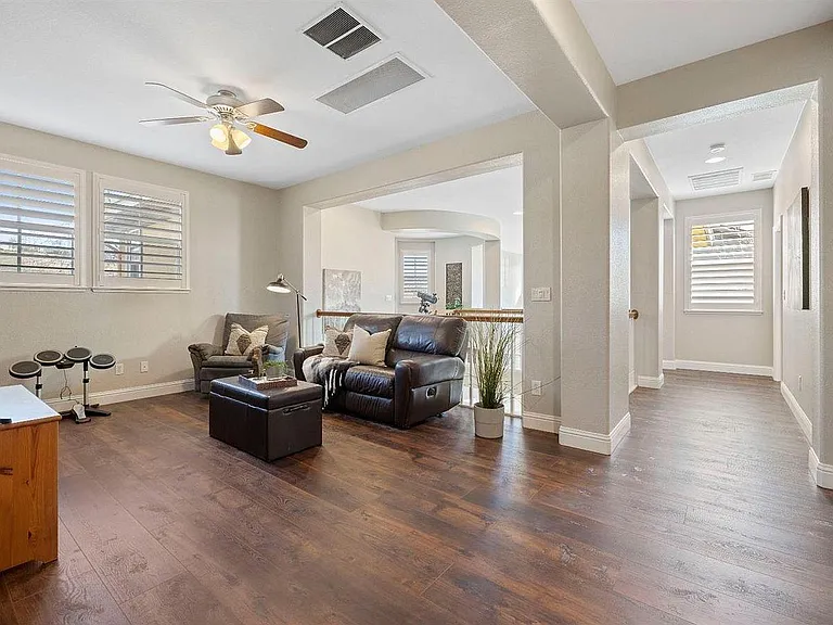 4930 Village Green Dr — Photo 29