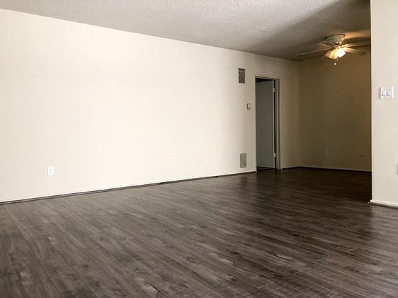 3rd image of 2043 N Beachwood Dr APT 4