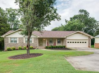 627 Cole Dr, Lilburn, GA 30047