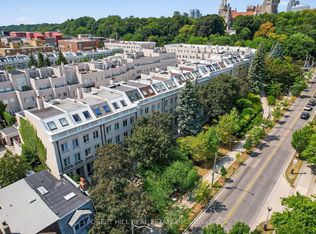 252 Spadina Rd, Toronto, ON M5R2V1