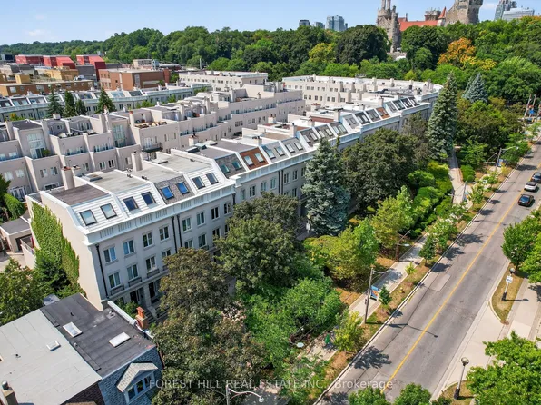 252 Spadina Rd, Toronto, ON M5R 2V1