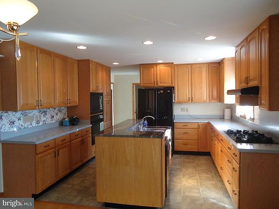 4th image of 41475 Garrett Ct