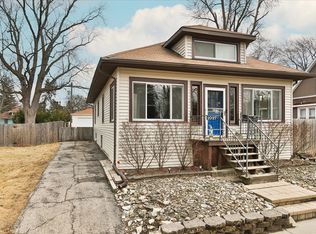 1027 Saint John St, Elgin, IL 60120