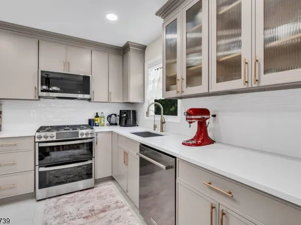 33 Oak Ave, Pequannock Twp., NJ 07440