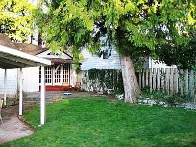2nd image of 727 16th Ave W
