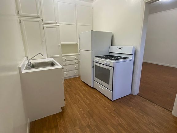 3rd image of 839 S Wilton Pl #308