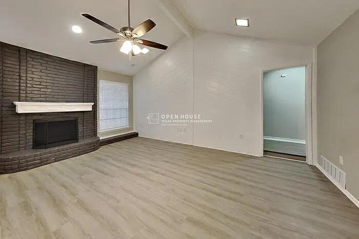 3 bed, 2.5 bath, 2089 sqft, $2,450 — Photo 3