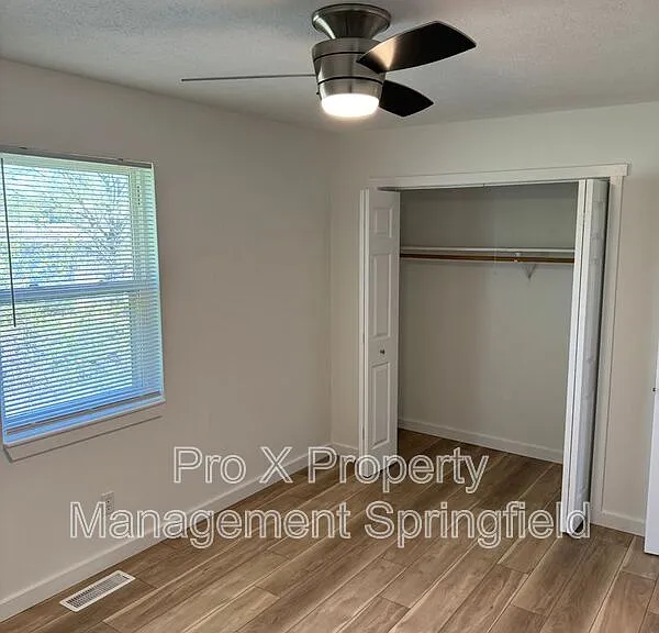 615 E Bain St — Photo 9
