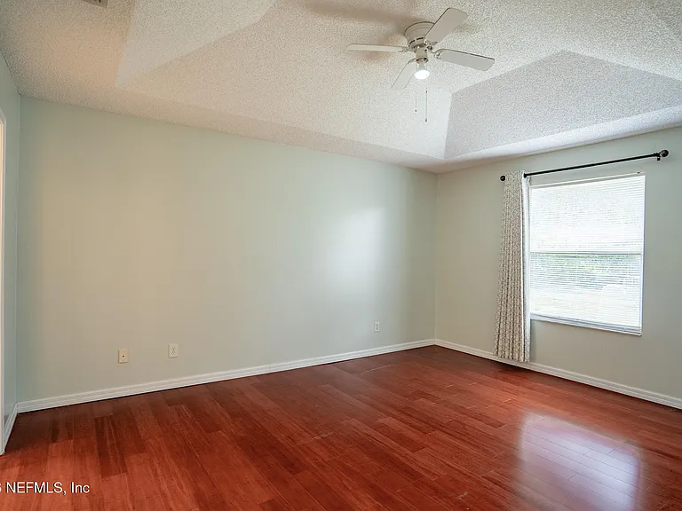 2441 University Blvd S — Photo 17