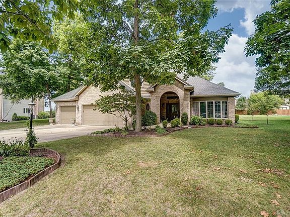 3rd image of 1003 Copperfield Ln