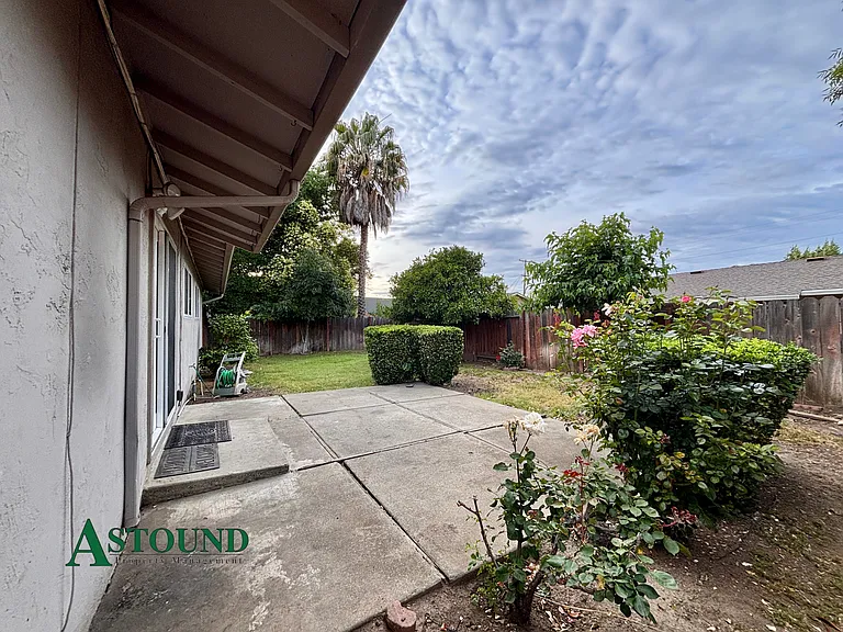 2627 Prestwick Ave — Photo 19