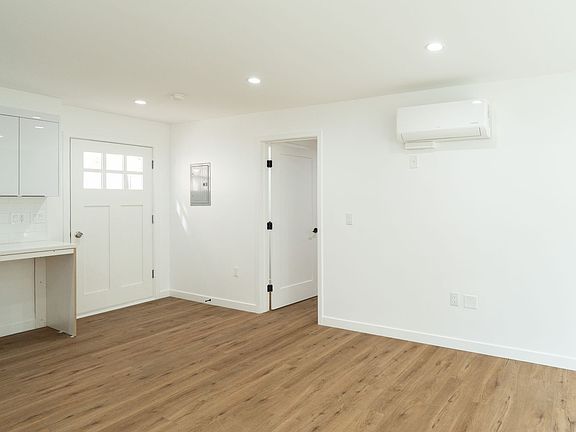 4th image of 921 New York Dr #923-D