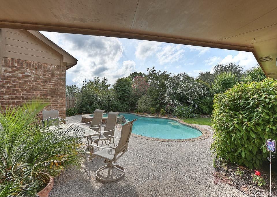 1st image of 3606 Pine Tree Dr