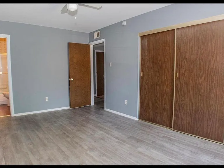 324 Chapel Ridge Dr #E — Photo 5