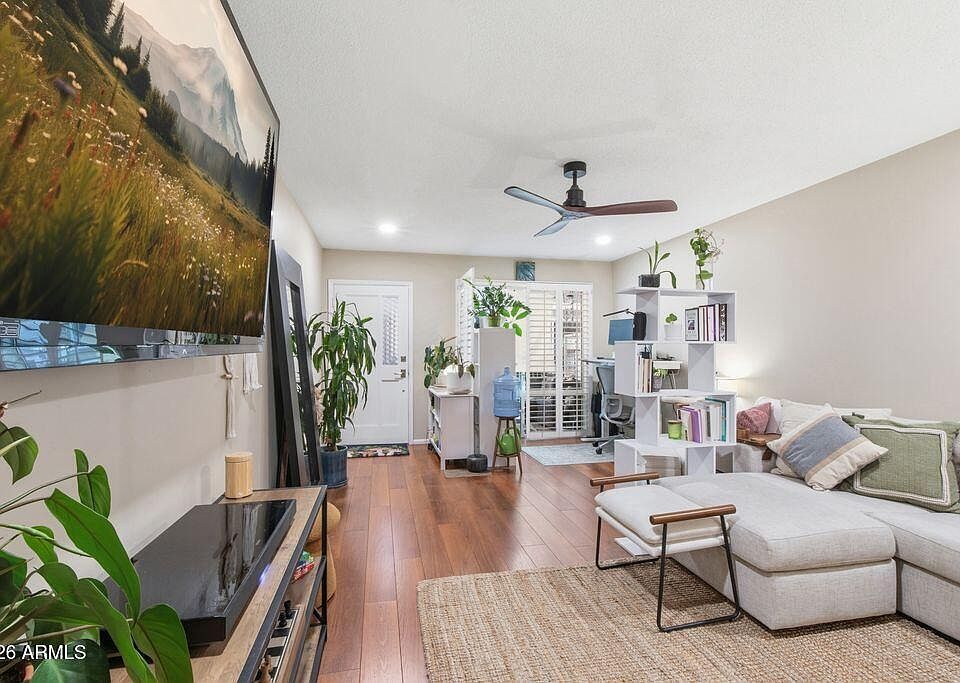 1st image of 1261 E MARYLAND Avenue #B