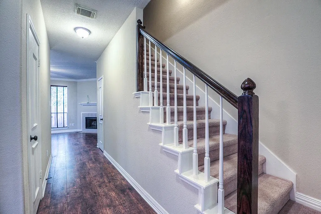 3 bed, 2.5 bath, 1589 sqft, $1,900 — Photo 2