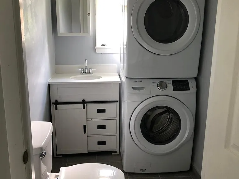 673 N Laurel St — Photo 11