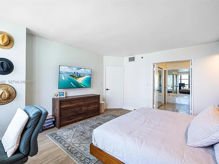 3600 Mystic Pointe Dr #1417 — Photo 11