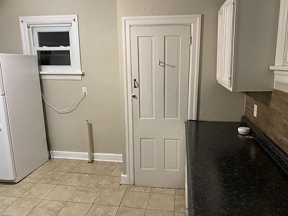 4th image of 142 S Hanover St APT 1