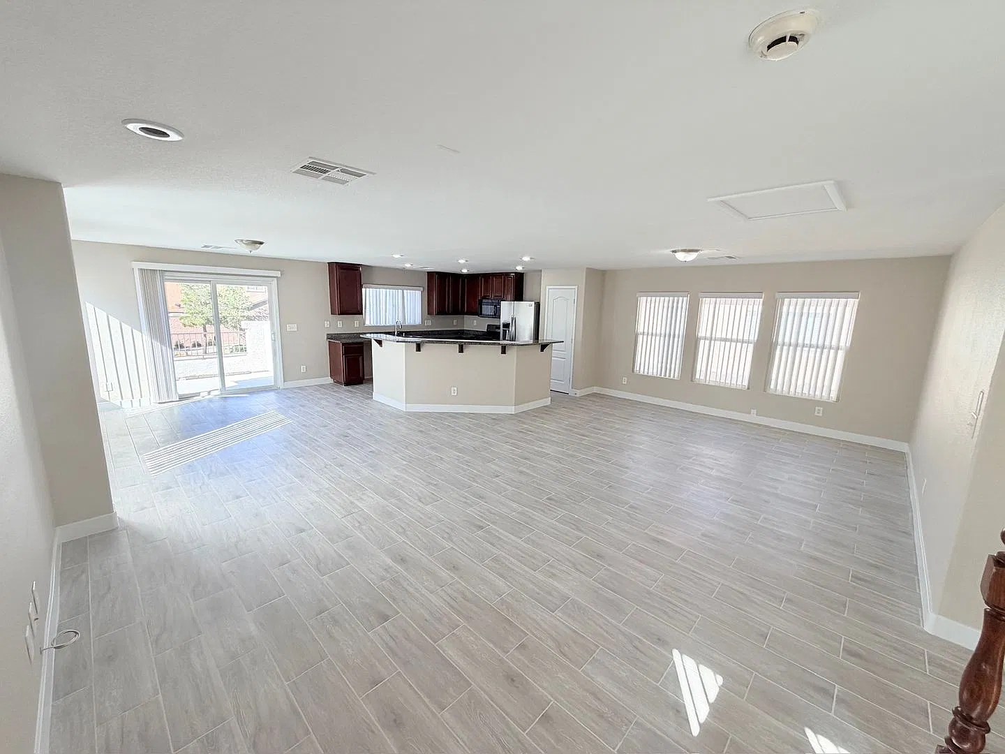 4 Bedroom/2.5 Bath with 2 Family Rooms in the NW — Photo 2