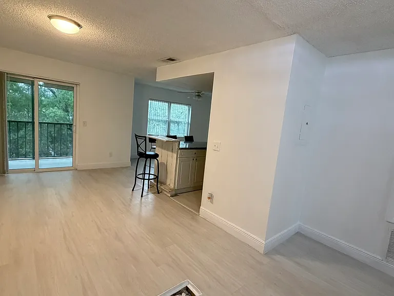 9801 Turf Way — Photo 4